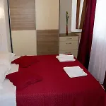 Deak Komarna *