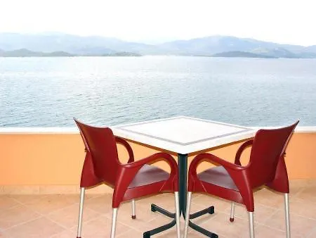 Deak Komarna Apartamento *