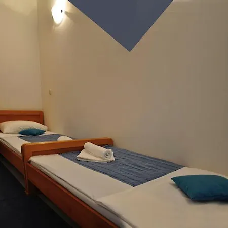 Deak Komarna Apartamento *