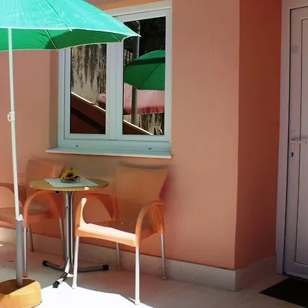Deak Komarna Apartment *