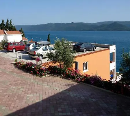 Deak Komarna Apartamento