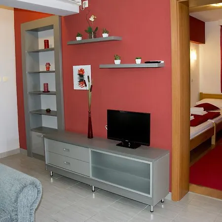 Apartment Deak Komarna Klek