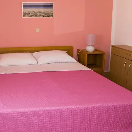 Deak Komarna Apartment