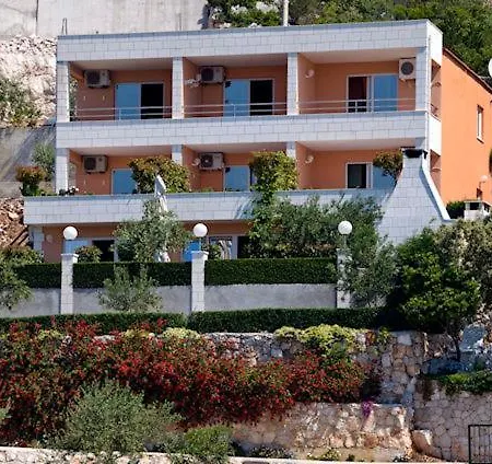 Deak Komarna Apartamento *