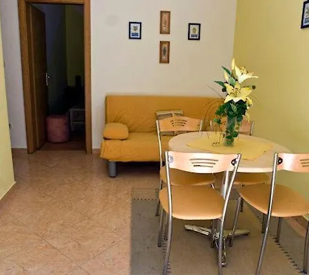 Deak Komarna Apartman Klek