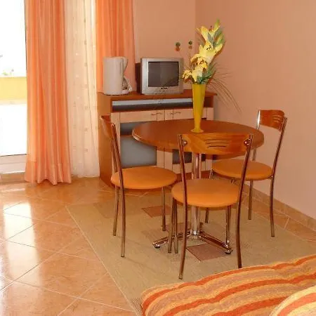 Apartman Deak Komarna *