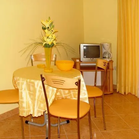 Apartman Deak Komarna *